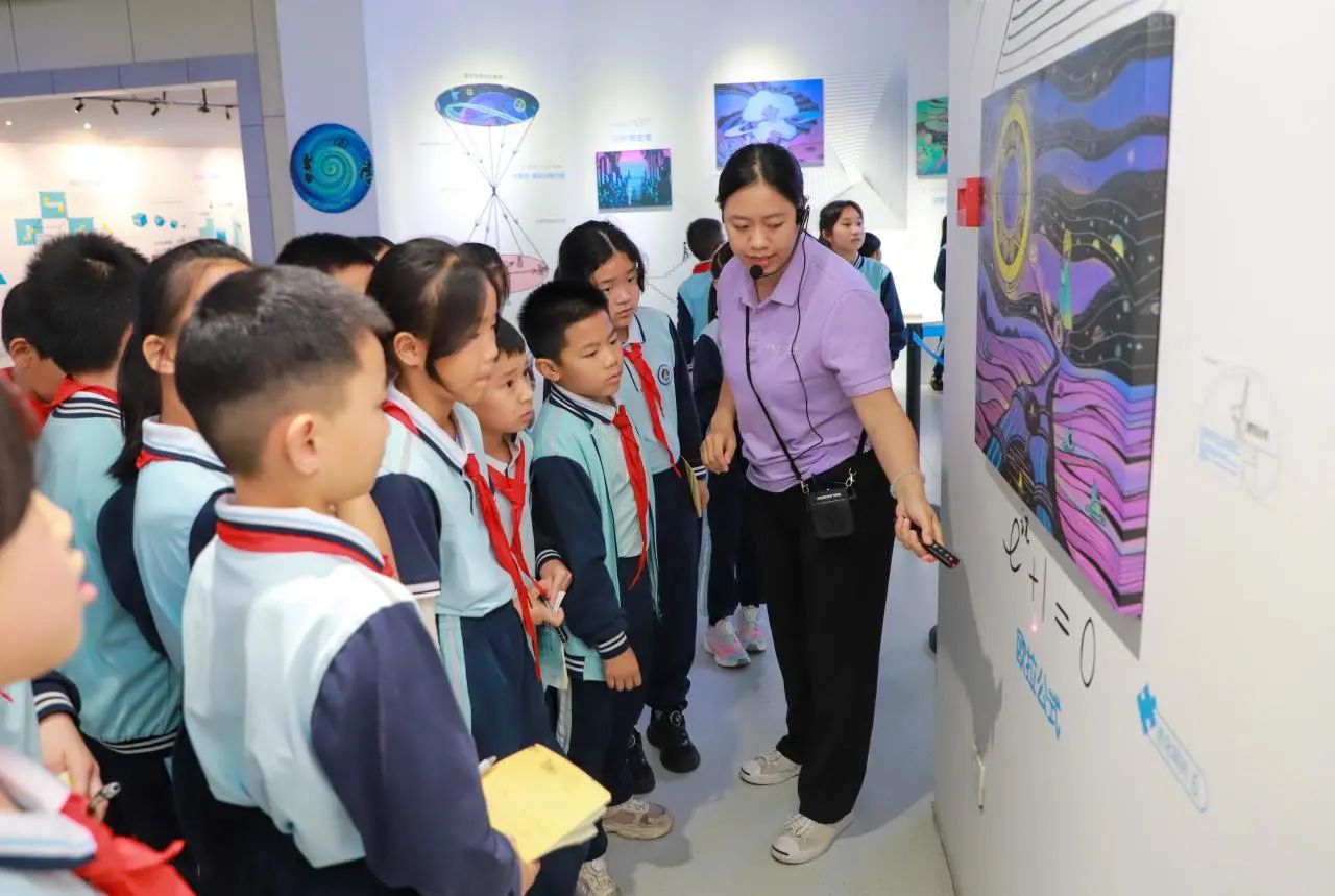 “从一到无穷∞：数学的进化”科普展定时讲解