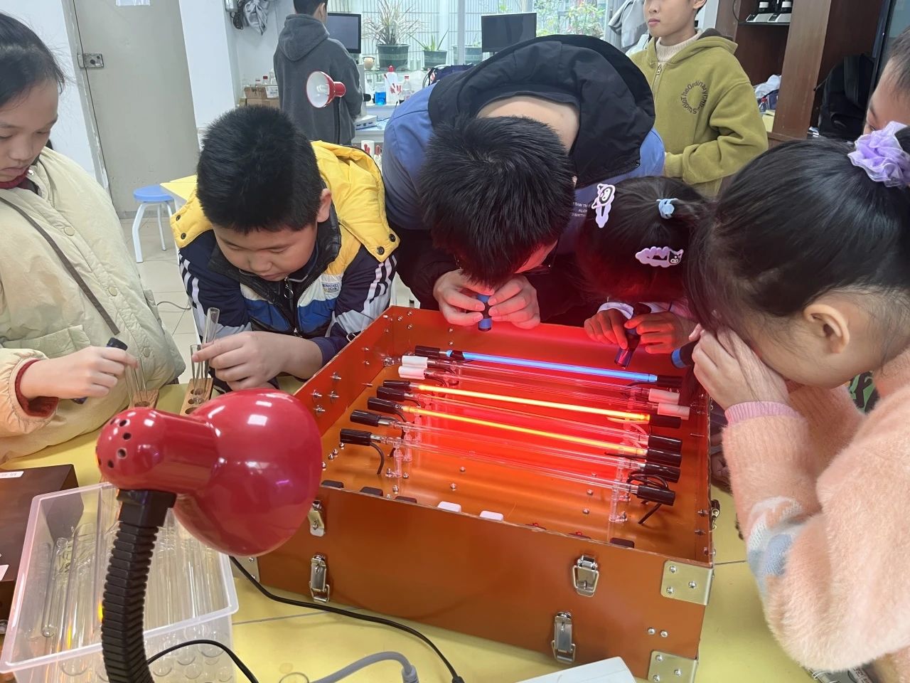 研学工作坊——探秘光的颜色