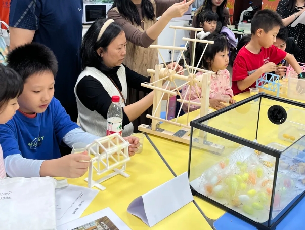 “蚕丝的秘密”STEAM探究活动