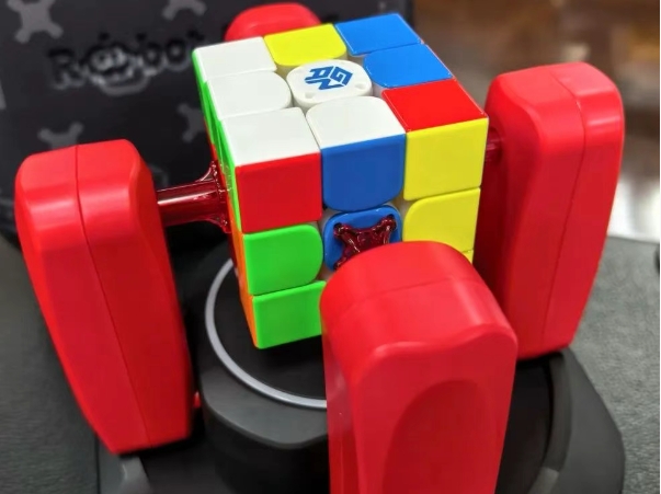 “魔方机器人”体验