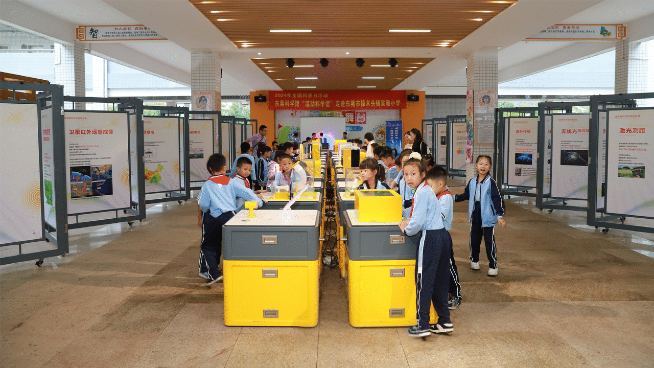 “追光之旅”展览