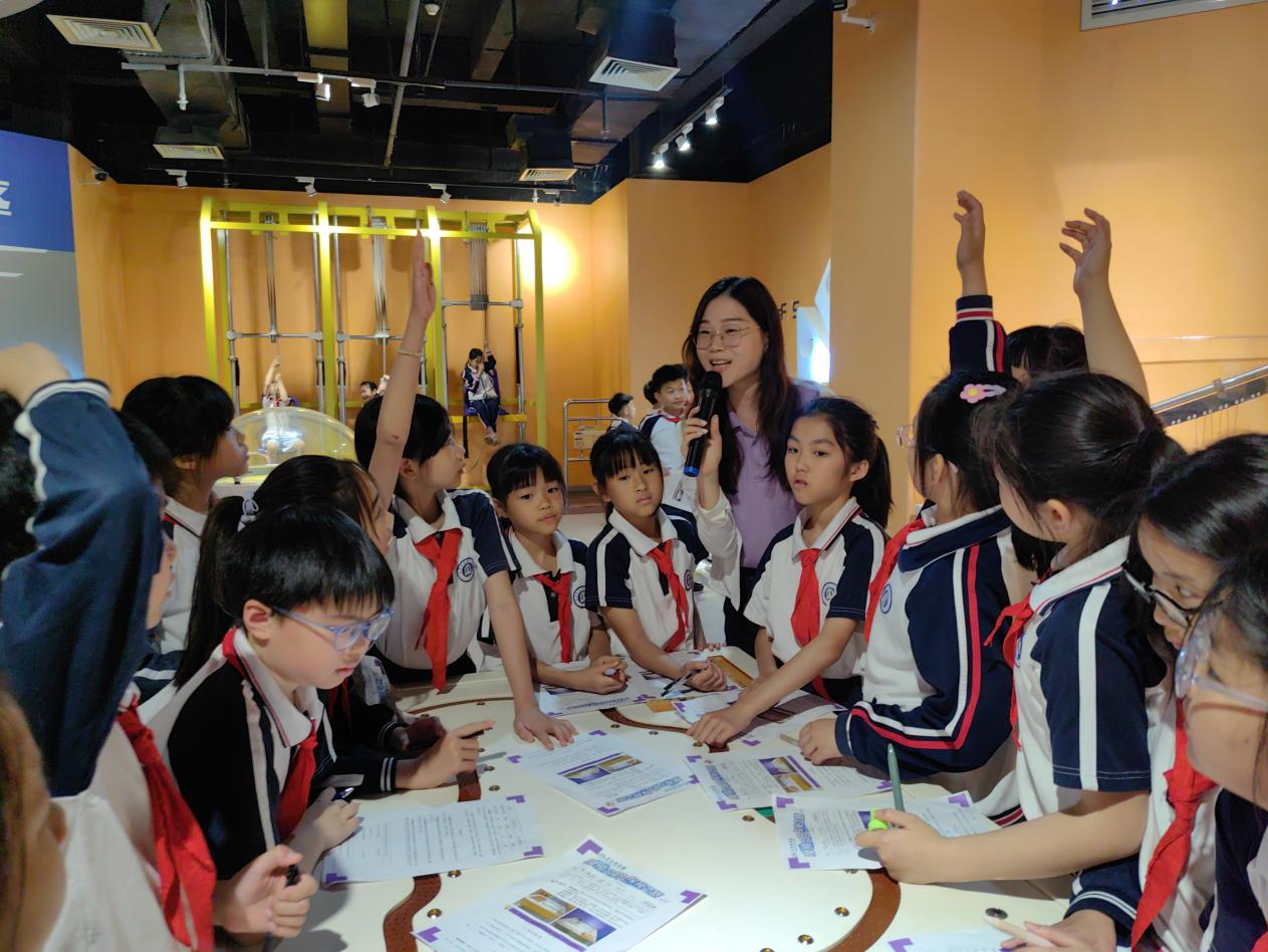 东莞科学馆与莞城中心小学春季研学上演“科学大爆炸”！